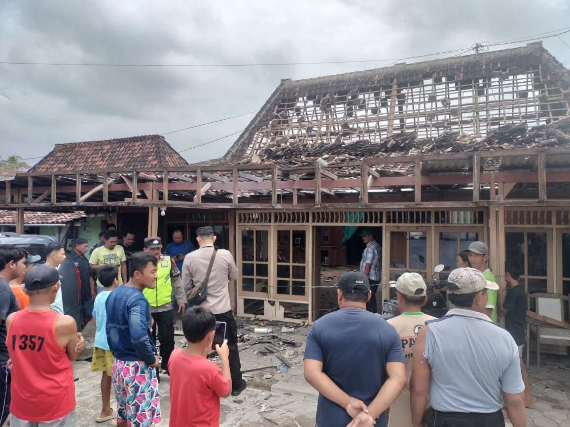 Ledakan Petasan Gegerkan Warga Tambirejo Grobogan, Rumah dan Kendaraan Rusak