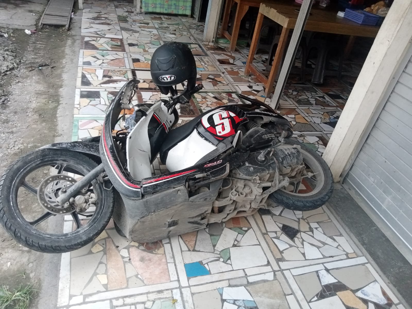 Tertimpa Pohon Tumbang di Jalan Purwodadi-Solo, Seorang Pelajar Terluka