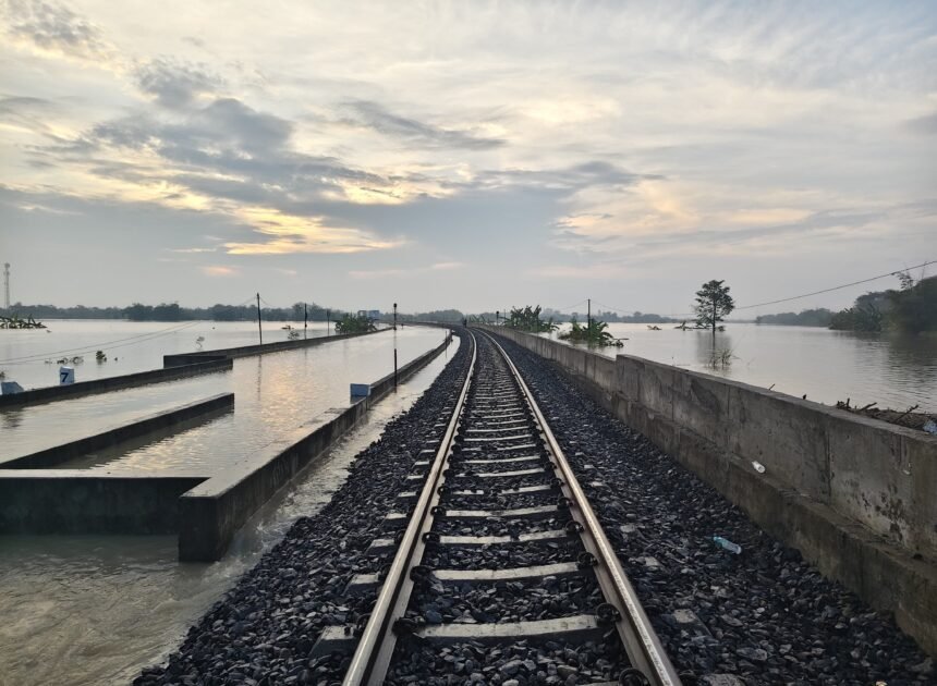 Rel Terendam 25 Cm! Jalur KA Karangjati–Gubug Lumpuh Sebagian, 8 Kereta Terdampak
