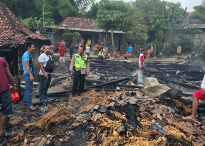 Ditinggal ke Sungai Cuci Sepatu, Rumah di Monggot Geyer Ludes Terbakar