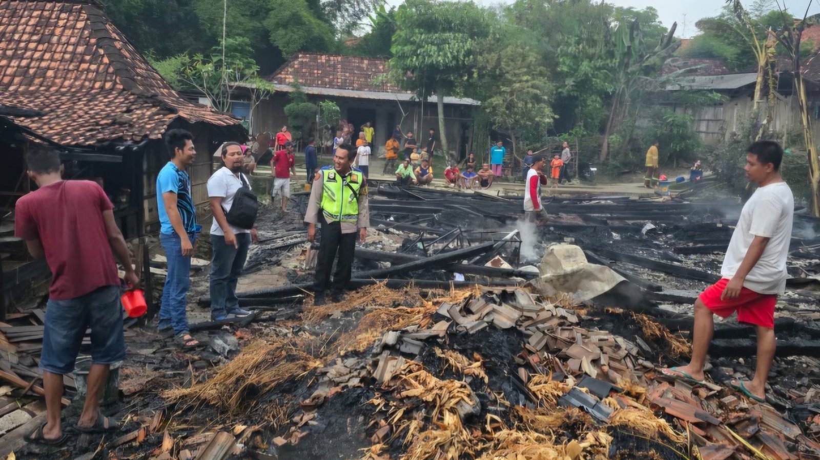 Ditinggal ke Sungai Cuci Sepatu, Rumah di Monggot Geyer Ludes Terbakar