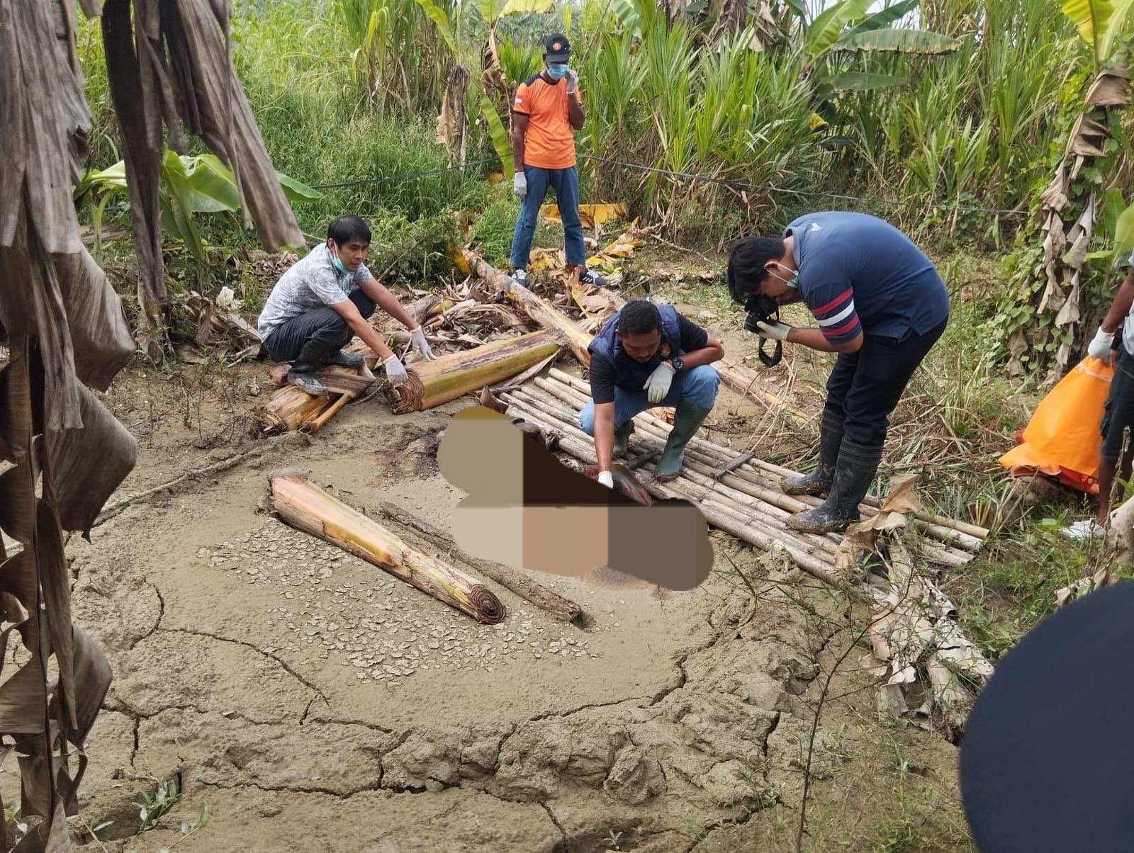 Seorang Lansia Warga Karangrayung Ditemukan Meninggal di Kubangan Lumpur, Diduga Terperosok dan Tak Bisa Keluar