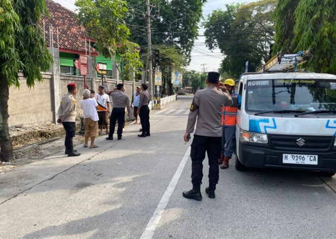 Tukang Bangunan Tersengat Kabel Tegangan Tinggi Saat Bangun Pagar SMPN 3 Purwodadi