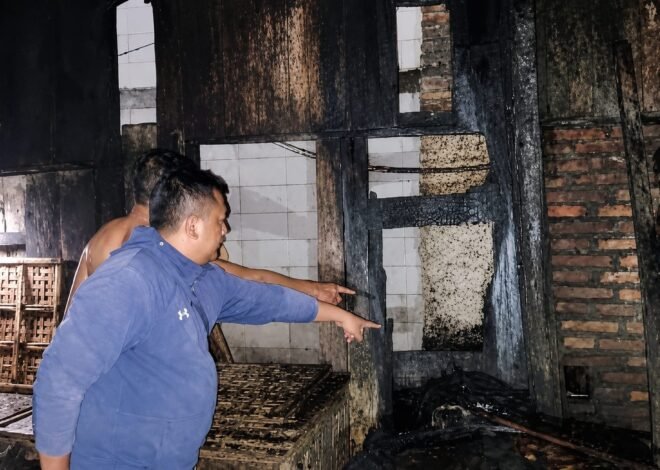Bara Tungku Penggorengan Diduga Picu Kebakaran Tempat Produksi Tahu di Grobogan