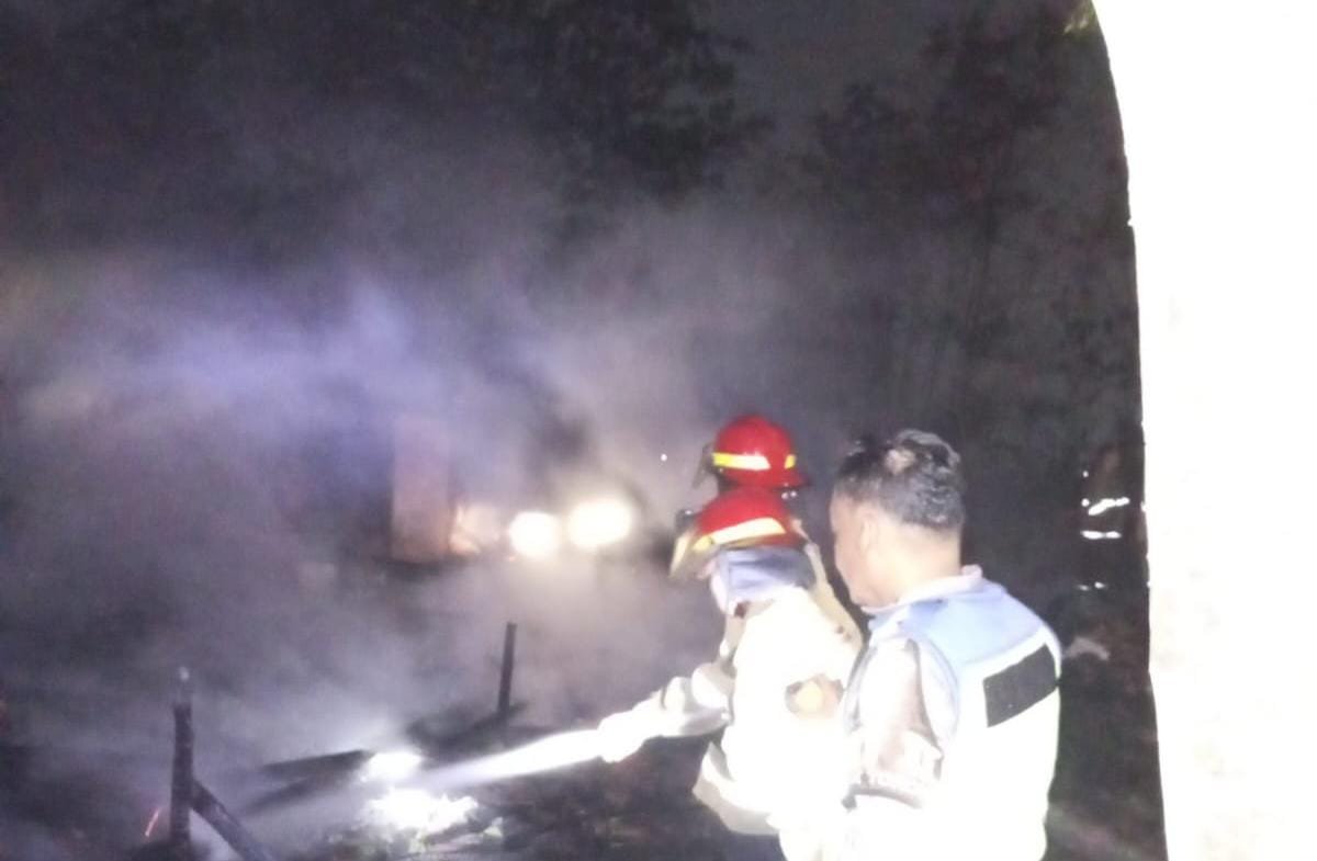 Diduga Korsleting Listrik, Rumah Kayu dan Kandang Sapi di Dimoro Terbakar, Kerugian Rp115 Juta